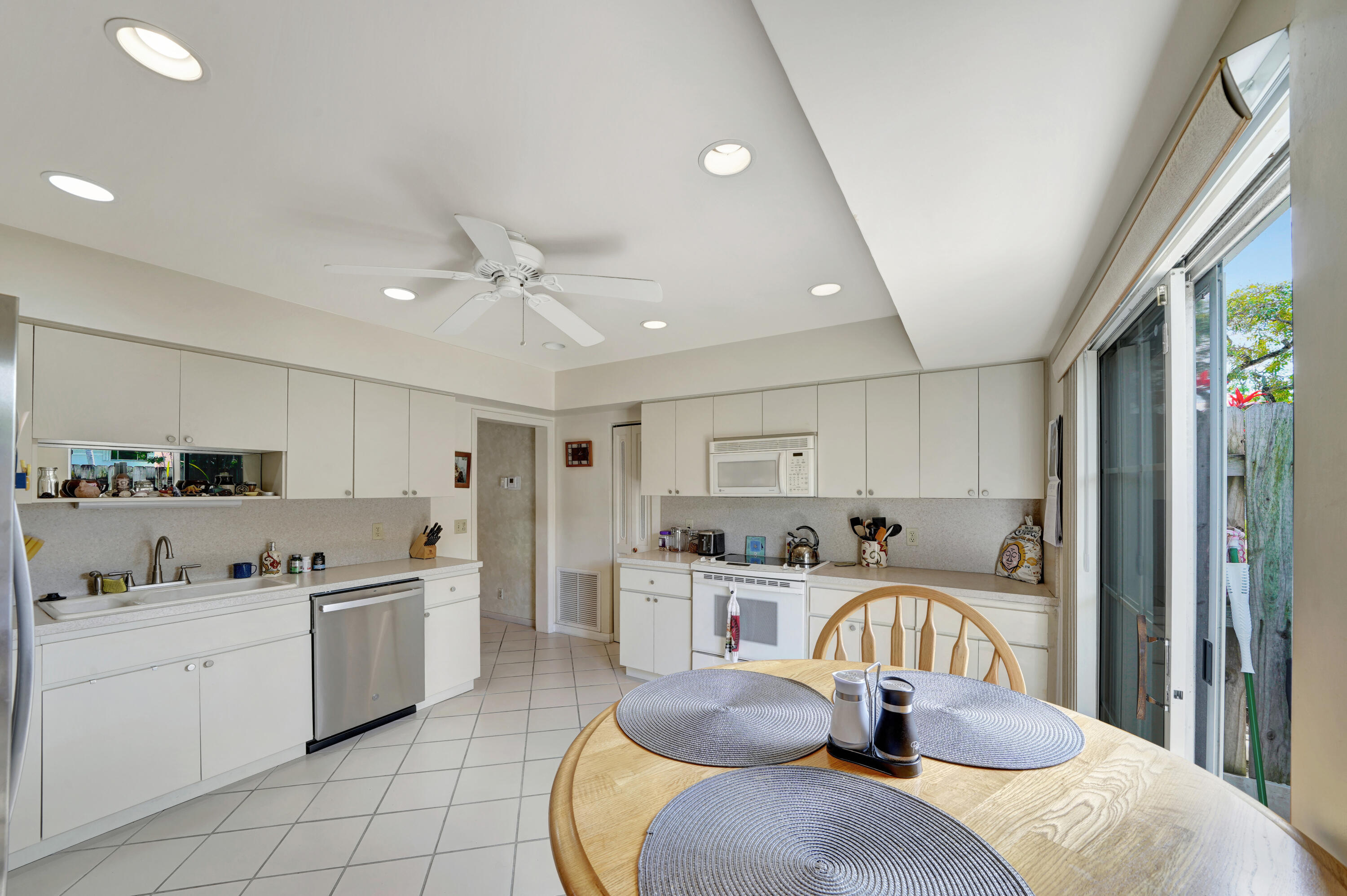 6173 Old Court Road, Unit 121 Boca Raton, FL 33433 - Photo 15 of 54 4 Kitchen (3)