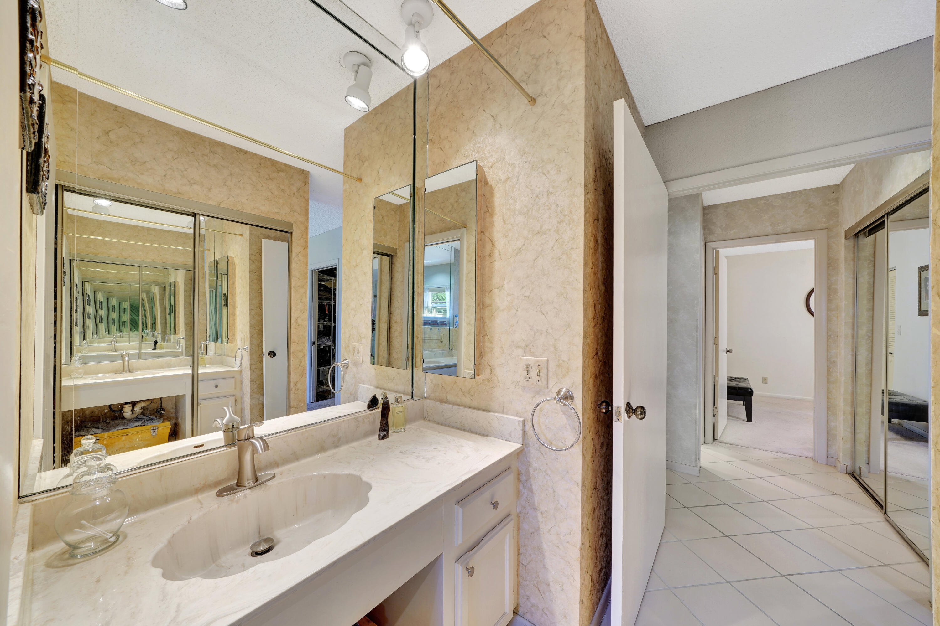 6173 Old Court Road, Unit 121 Boca Raton, FL 33433 - Photo 30 of 54 8 Owner_s Suite (8)