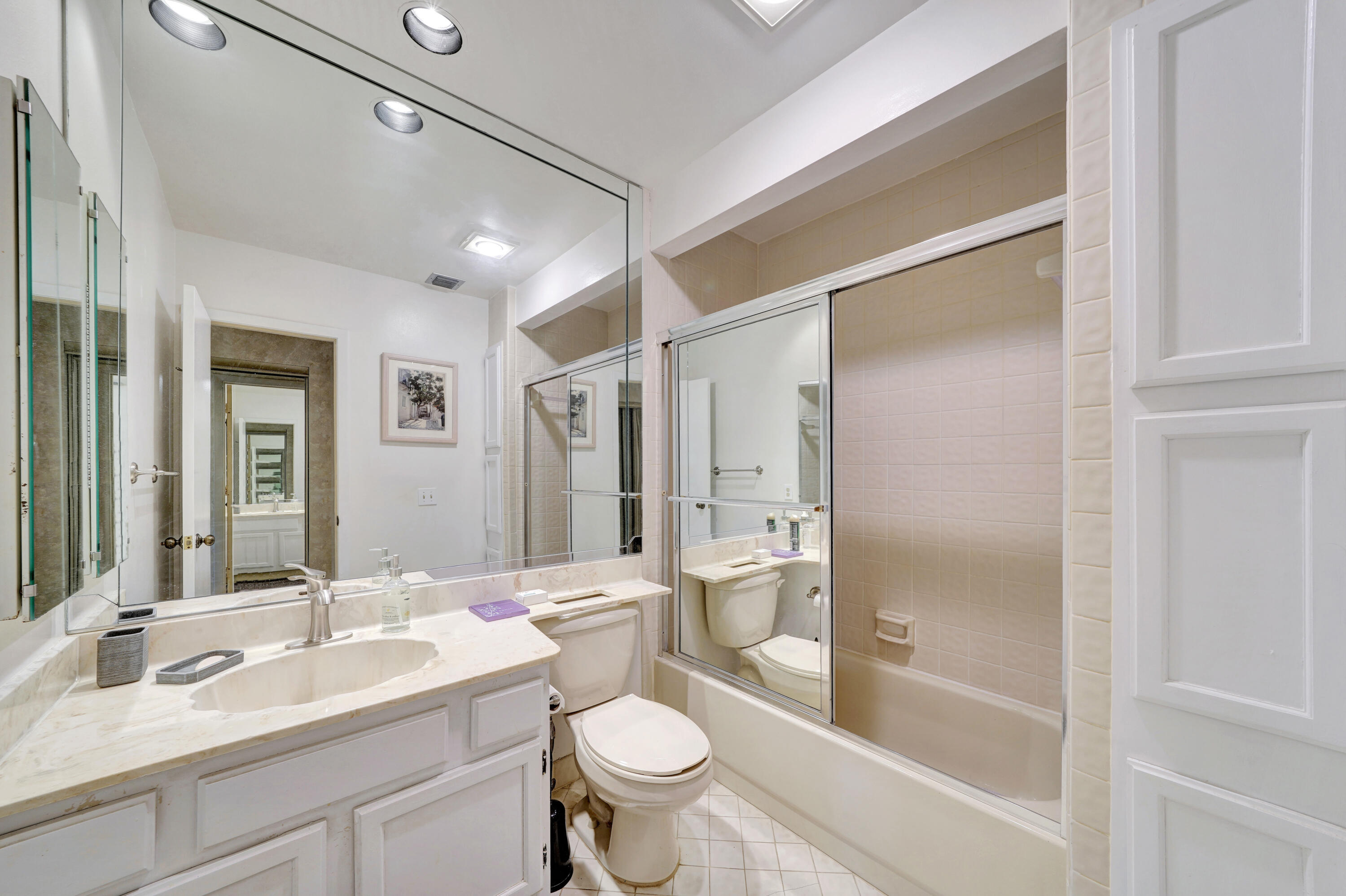 6173 Old Court Road, Unit 121 Boca Raton, FL 33433 - Photo 40 of 54 10 Guest Bathroom (1)