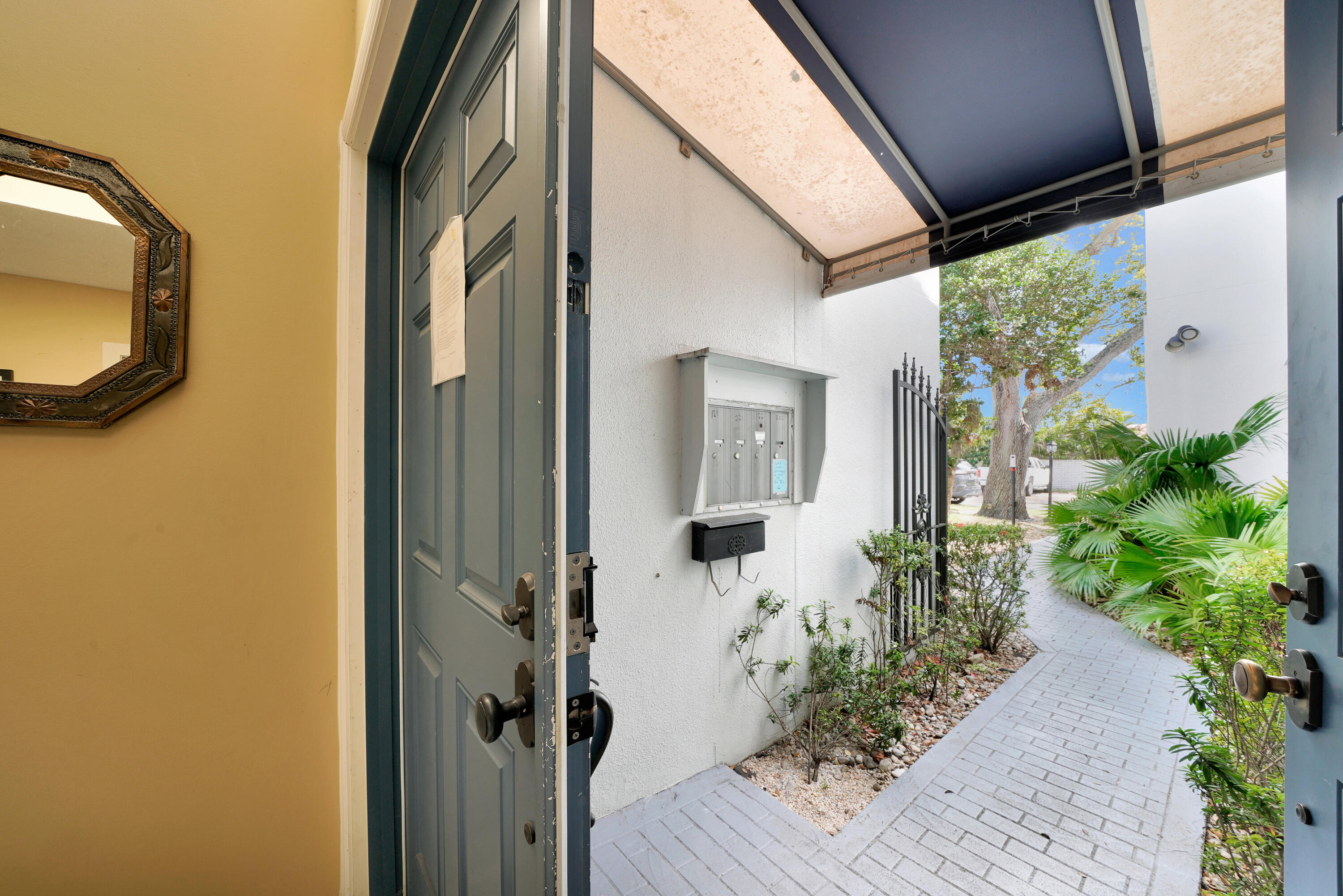6173 Old Court Road, Unit 121 Boca Raton, FL 33433 - Photo 4 of 54 1 Entryway (4)