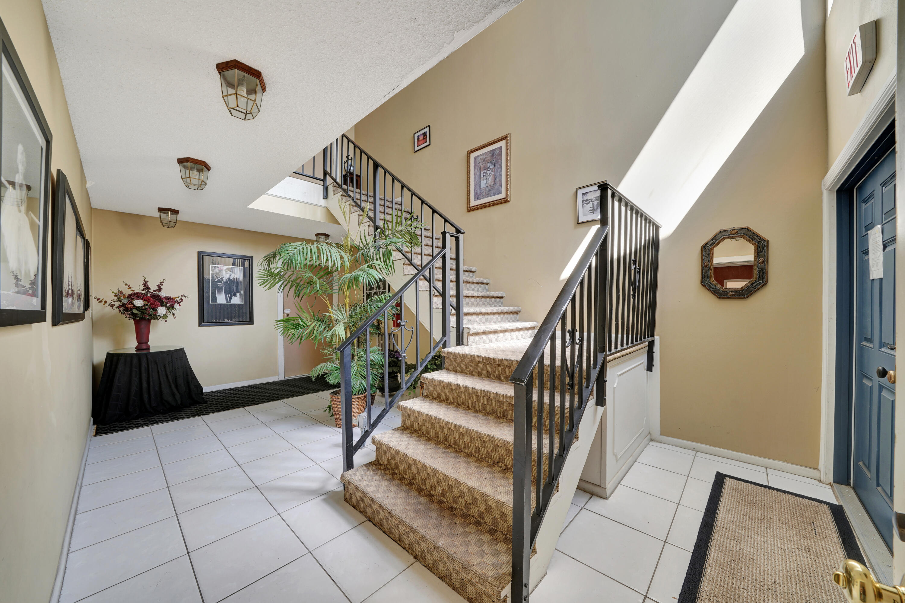 6173 Old Court Road, Unit 121 Boca Raton, FL 33433 - Photo 5 of 54 1 Entryway (5)