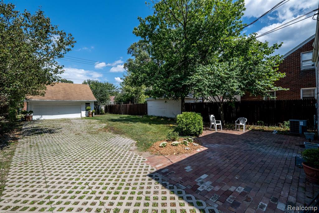 1776 Hampton Road Grosse Pointe Woods, MI 48236 - Photo 40 of 45