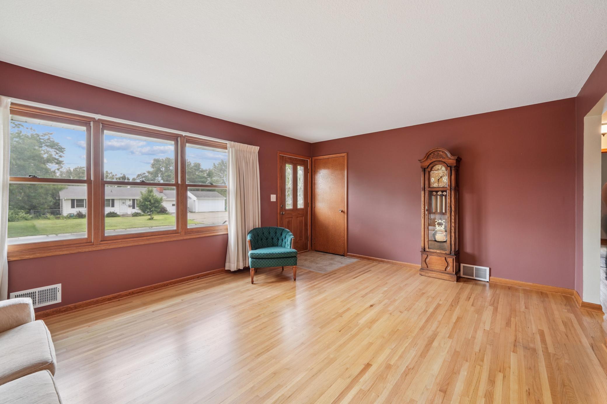 8227 Harrison Road Bloomington, MN 55437 - Photo 4 of 28 Gallery Image 4