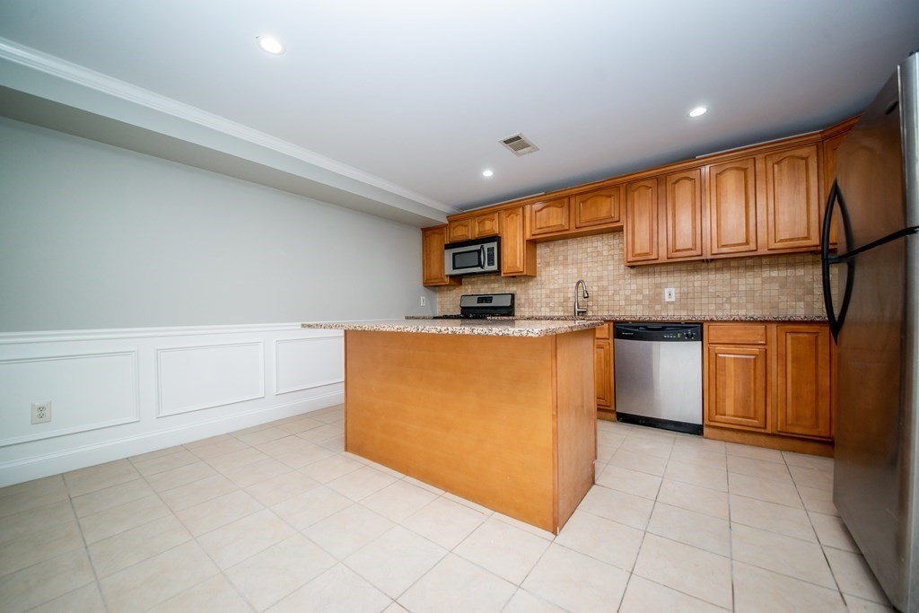 433 Bank Street, Unit 6 Fall River, MA 02720 - Photo 11 of 25