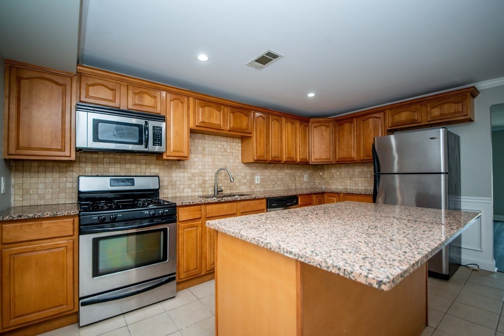 433 Bank Street, Unit 6 Fall River, MA 02720 - Photo 13 of 25