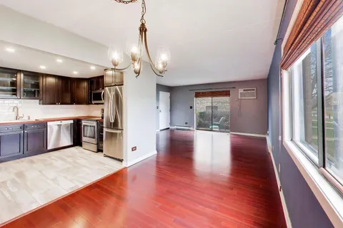 $160,000 | 324 Klein Creek Court, Unit A, Carol Stream, IL 60188
