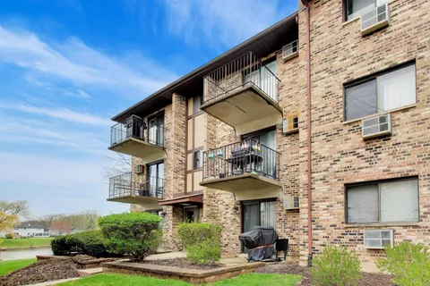 $160,000 | 324 Klein Creek Court, Unit A, Carol Stream, IL 60188