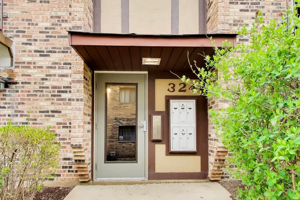 $160,000 | 324 Klein Creek Court, Unit A, Carol Stream, IL 60188