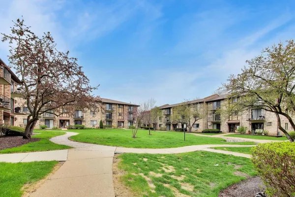 $160,000 | 324 Klein Creek Court, Unit A, Carol Stream, IL 60188