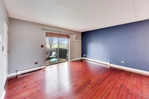 $160,000 | 324 Klein Creek Court, Unit A, Carol Stream, IL 60188