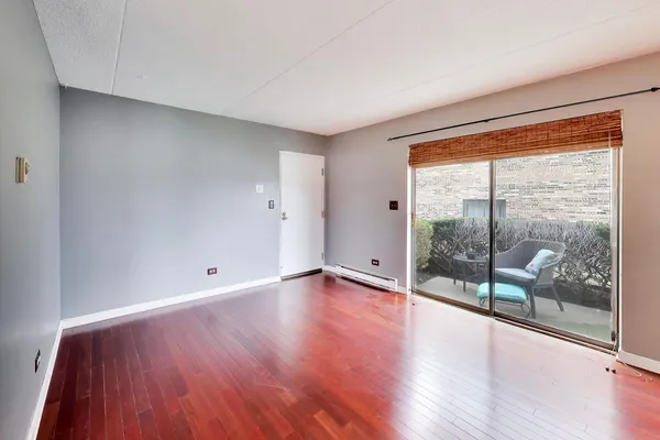 $160,000 | 324 Klein Creek Court, Unit A, Carol Stream, IL 60188