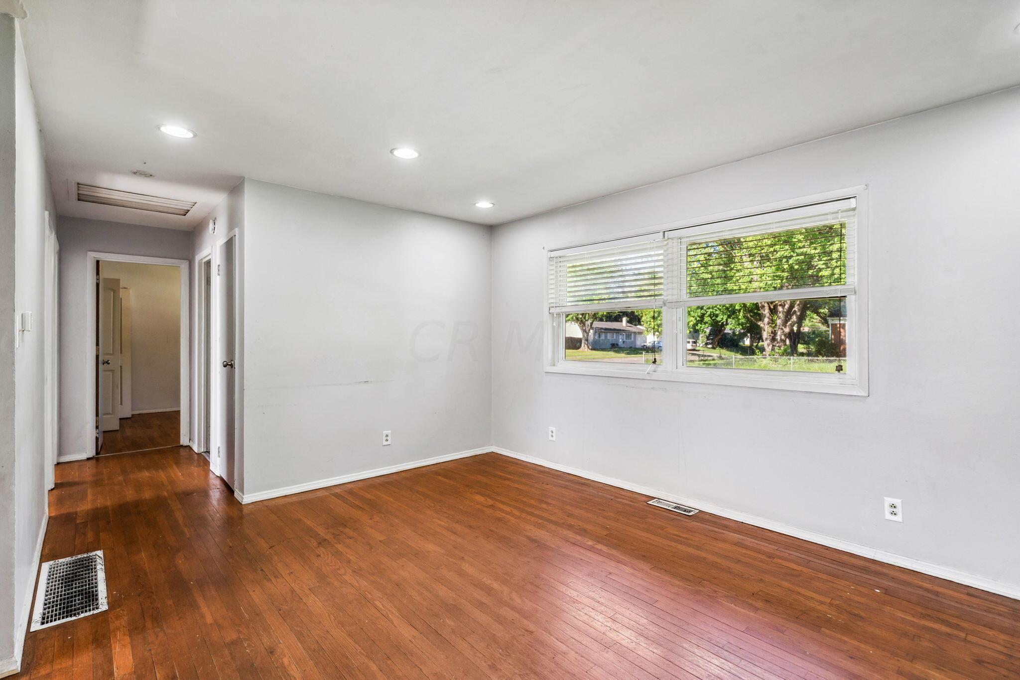 3590 Tremaine Road Columbus, OH 43232 - Photo 5 of 30 14-web-or-mls-3590-tremaine-rd