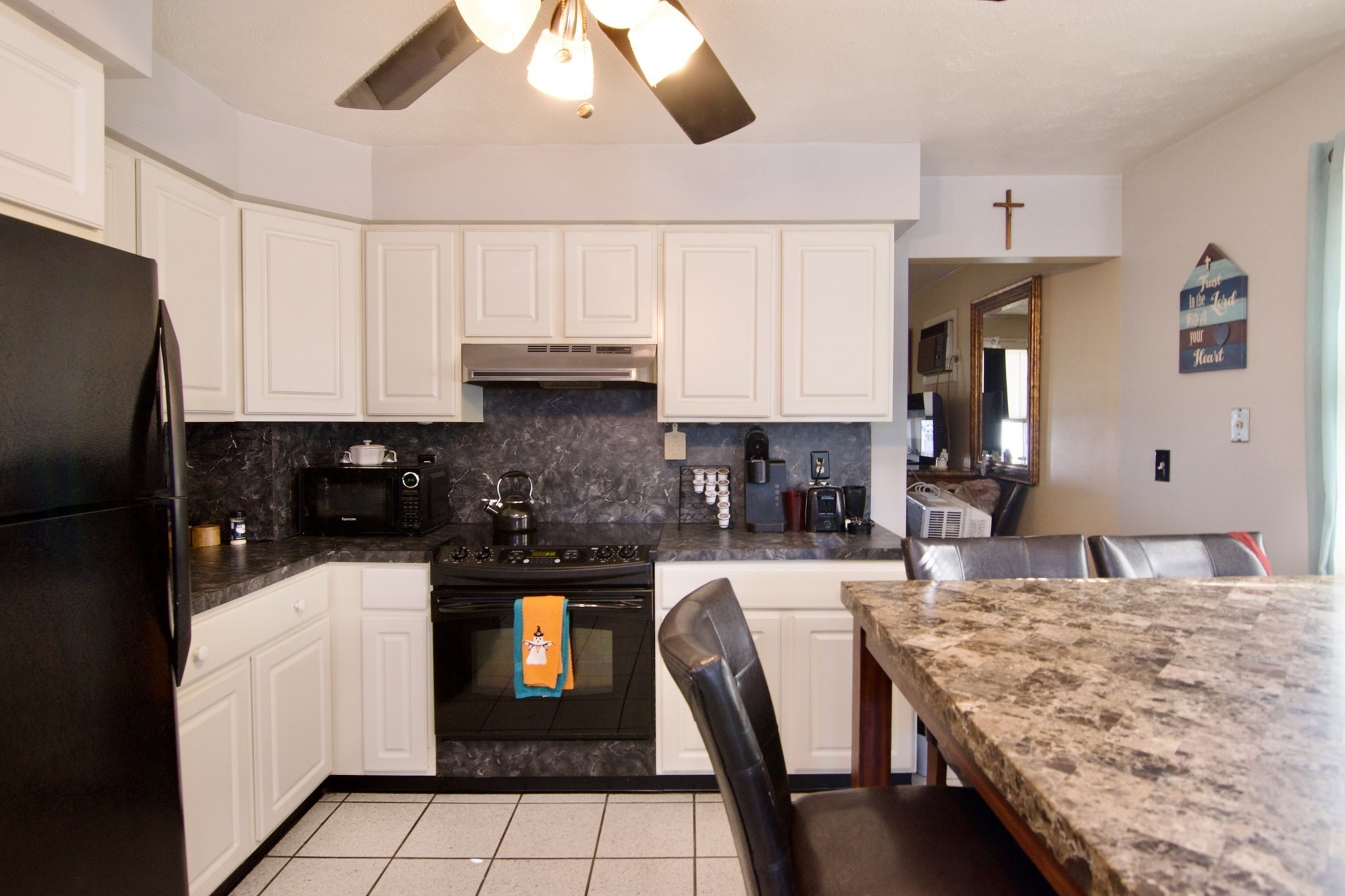 38-40 Grover Street Springfield, MA 01104 - Photo 13 of 24 Gallery Image 13