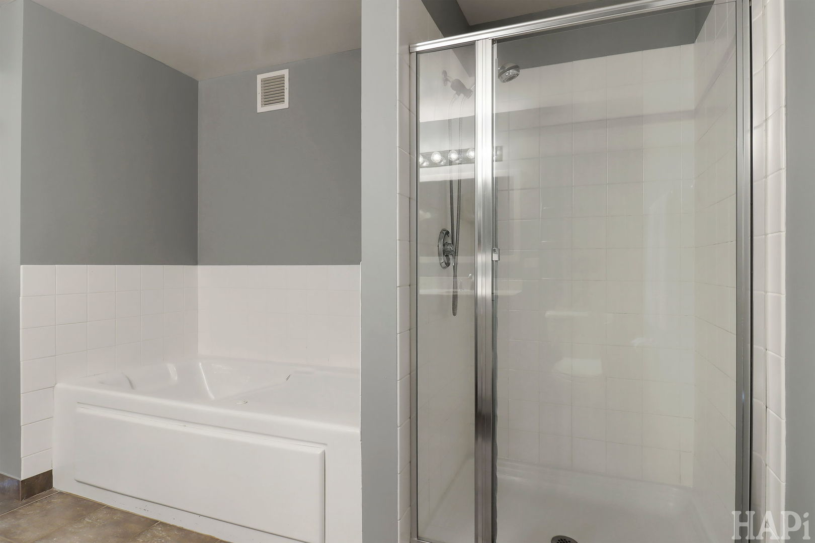 21 West Chestnut Street, Unit 1509 Chicago, IL 60610 - Photo 27 of 34 a bathroom with a bathtub