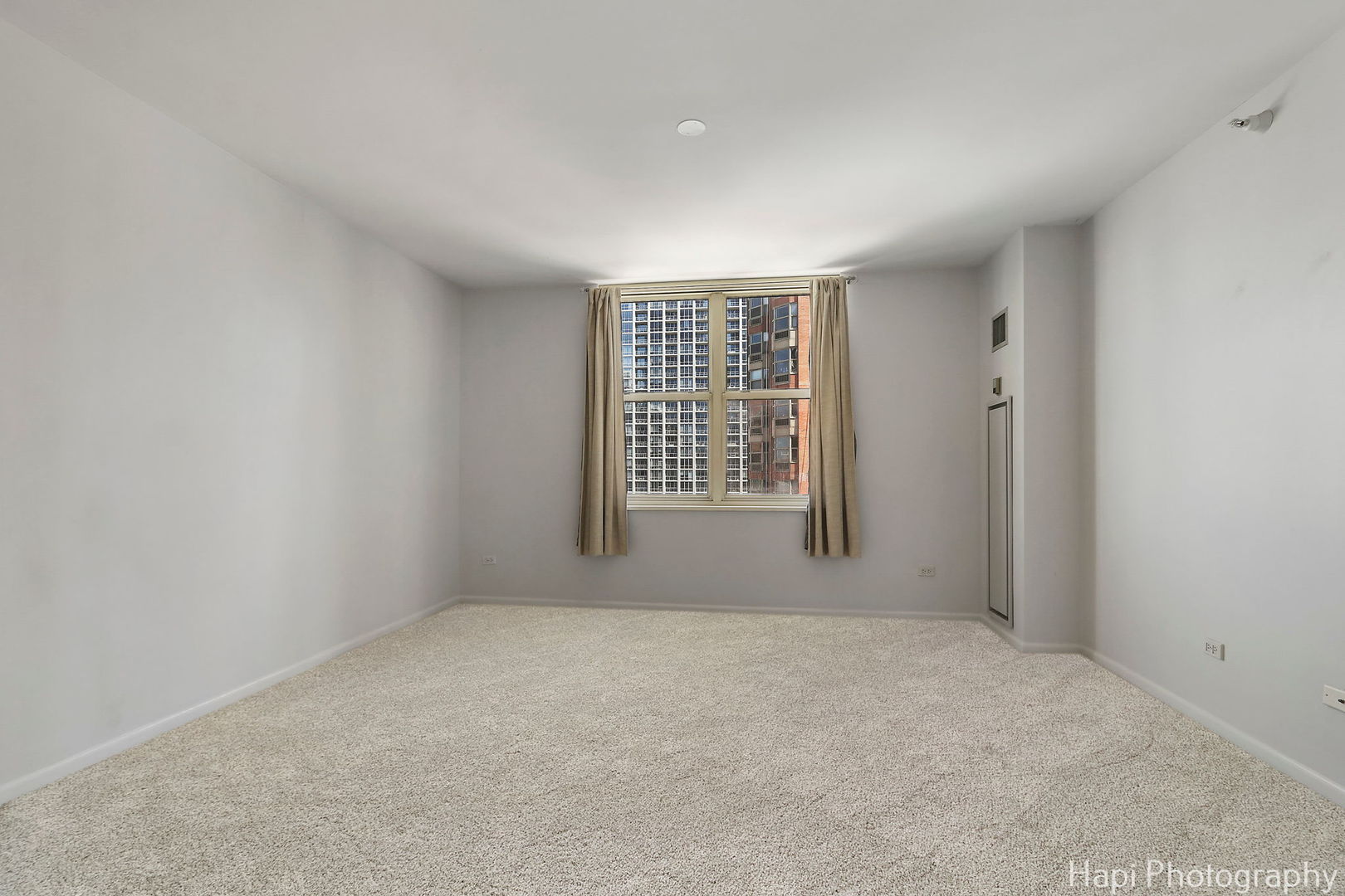 21 West Chestnut Street, Unit 1509 Chicago, IL 60610 - Photo 30 of 34 an empty room with windows
