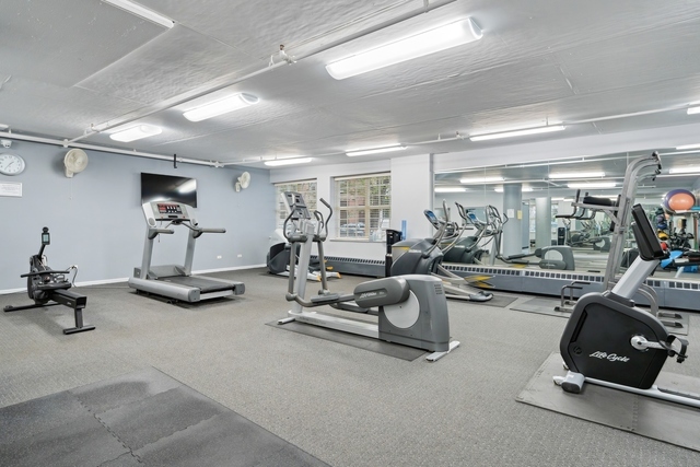 21 West Chestnut Street, Unit 1509 Chicago, IL 60610 - Photo 33 of 34 a view of a room with gym equipment