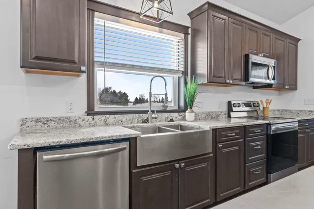 $664,900 | 3815 Stonewall Drive, De Pere, WI 54115