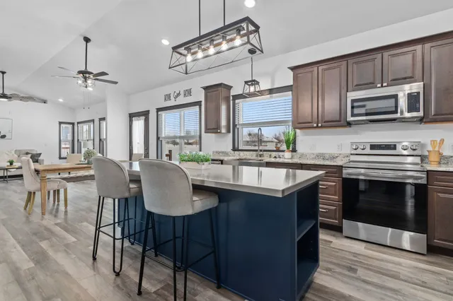 $664,900 | 3815 Stonewall Drive, De Pere, WI 54115