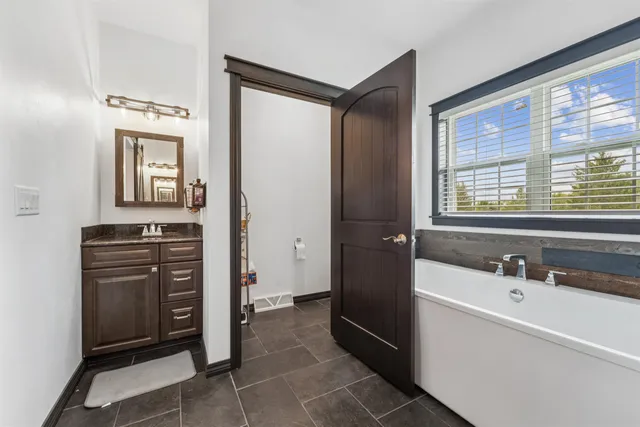 $674,900 | 3815 Stonewall Drive, De Pere, WI 54115