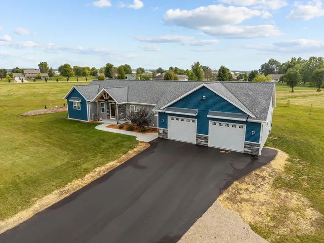 $674,900 | 3815 Stonewall Drive, De Pere, WI 54115
