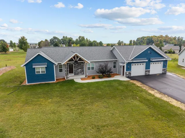 $674,900 | 3815 Stonewall Drive, De Pere, WI 54115