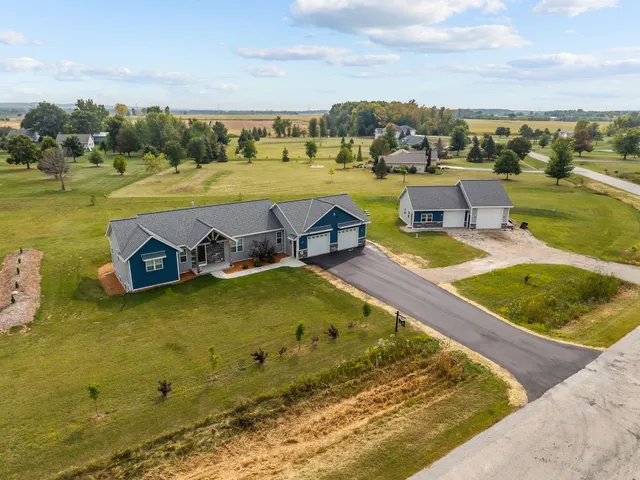 $674,900 | 3815 Stonewall Drive, De Pere, WI 54115