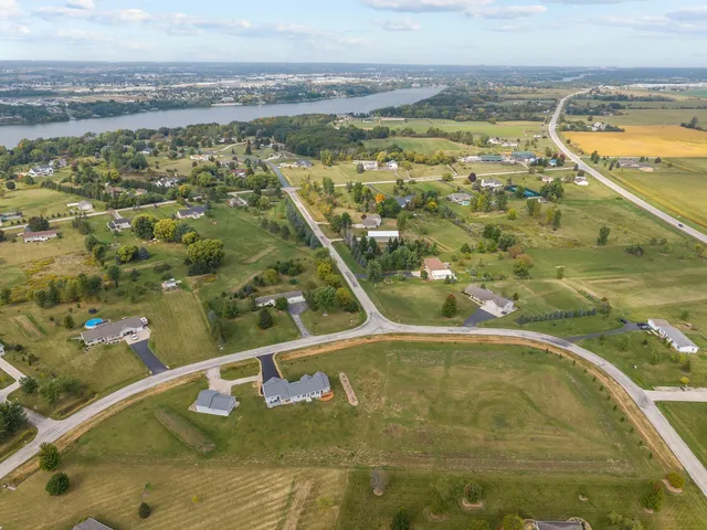 $674,900 | 3815 Stonewall Drive, De Pere, WI 54115