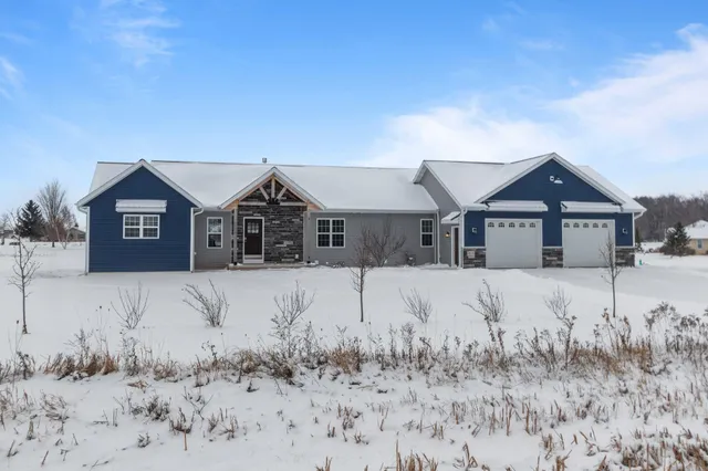 $664,900 | 3815 Stonewall Drive, De Pere, WI 54115