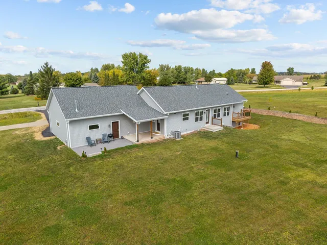 $674,900 | 3815 Stonewall Drive, De Pere, WI 54115