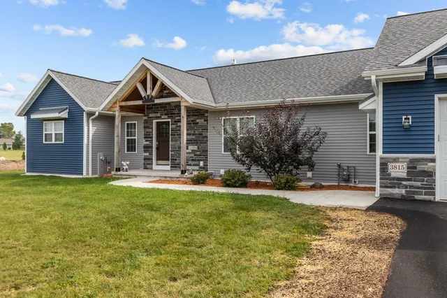 $674,900 | 3815 Stonewall Drive, De Pere, WI 54115