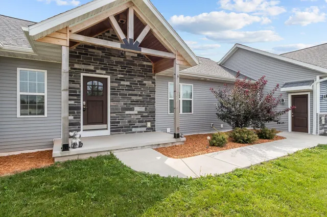 $674,900 | 3815 Stonewall Drive, De Pere, WI 54115