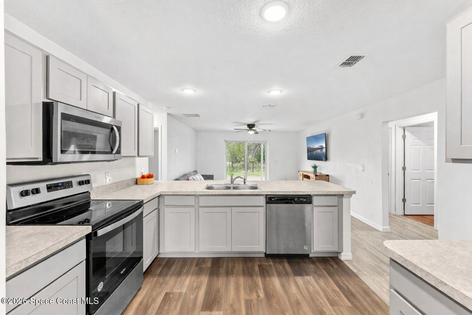 281 Sarah Road Southwest Palm Bay, FL 32908 - Photo 7 of 32 ChatGPT Image Apr 9, 2026, 07_38_01 AM