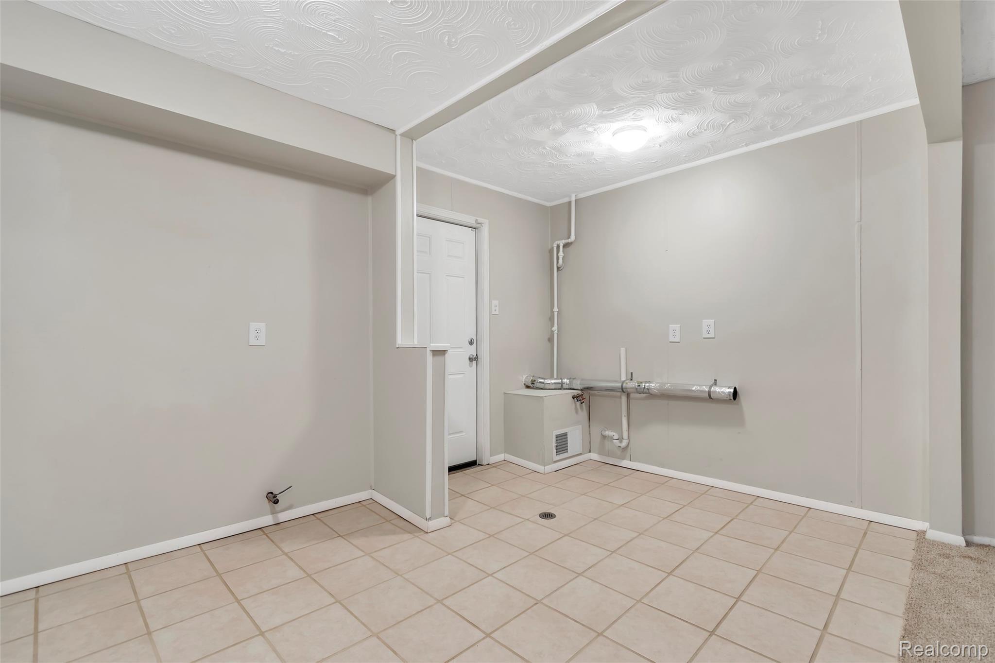 27026 Florence Street Inkster, MI 48141 - Photo 8 of 12 LAUNDRY
