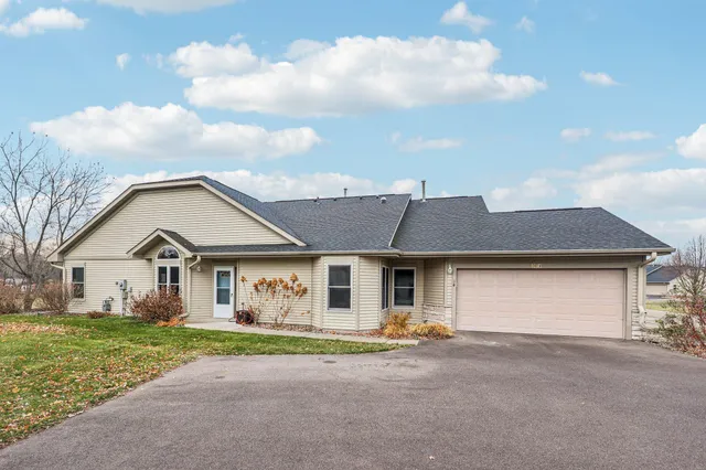 $325,000 | 700 Leroy Lane, Unit 14, River Falls, WI 54022