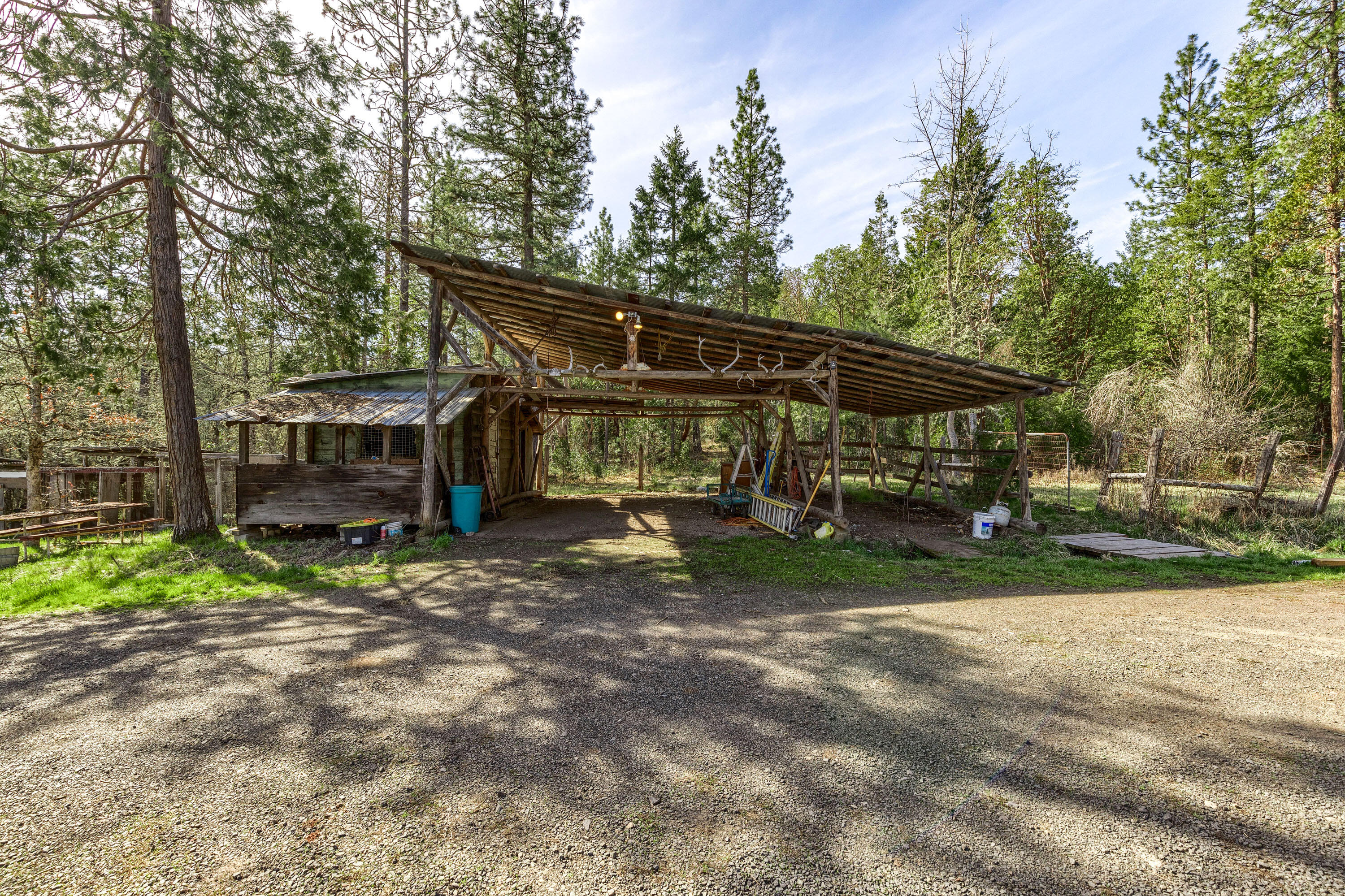 2150 North Obenchain Road Eagle Point, OR 97524 - Photo 9 of 69 a view of a house with a yard
