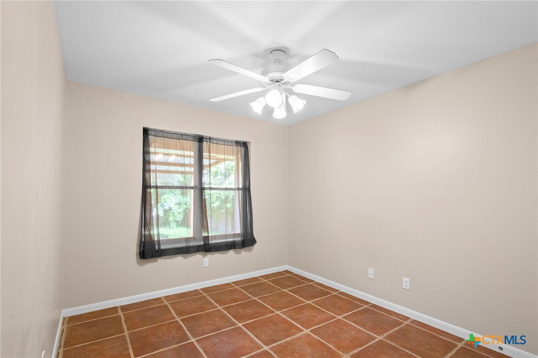 409 Newhaven Street Victoria, TX 77904 - Photo 20 of 28 an empty room with windows and fan