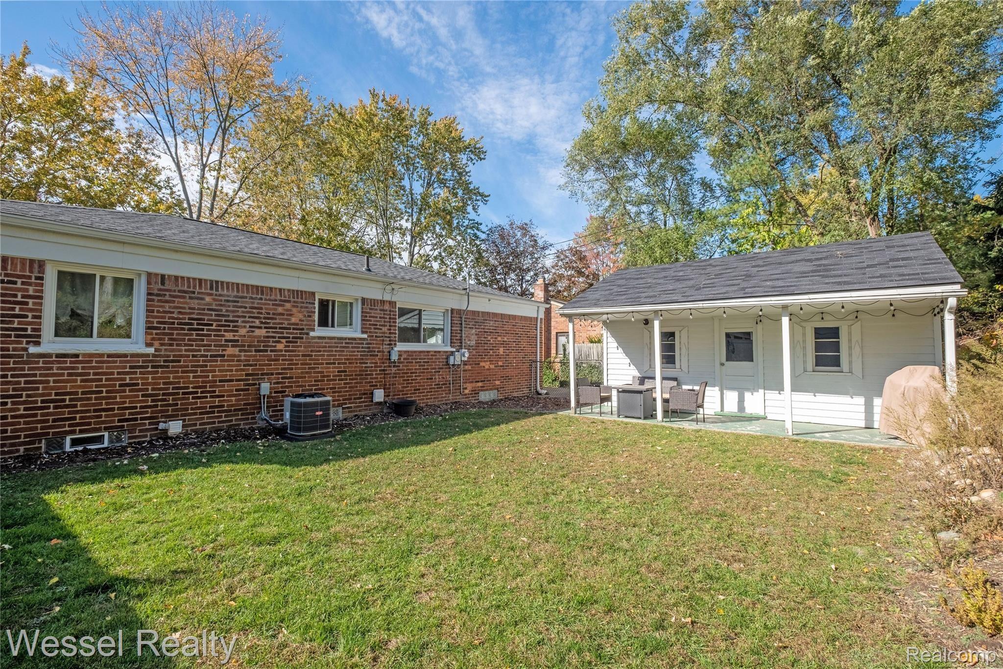 1330 Maple Drive Rochester, MI 48307 - Photo 5 of 34 Maple-102.jpg