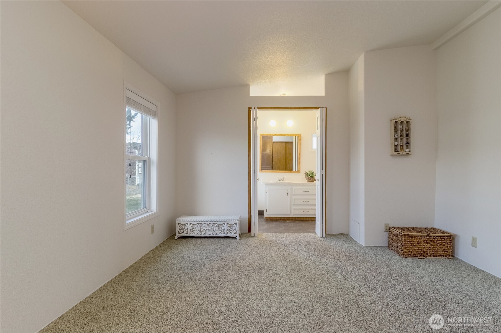 1312 Rancho Villa Walla Walla, WA 99362 - Photo 11 of 22 an empty room with windows and closet