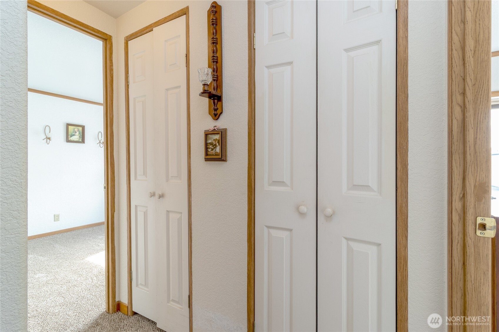 1312 Rancho Villa Walla Walla, WA 99362 - Photo 15 of 22 a view of a bathroom with a glass door