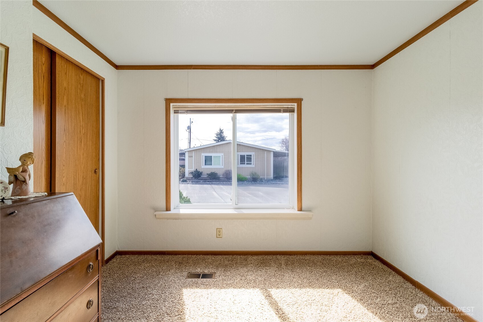 1312 Rancho Villa Walla Walla, WA 99362 - Photo 17 of 22 a view of an empty room and window