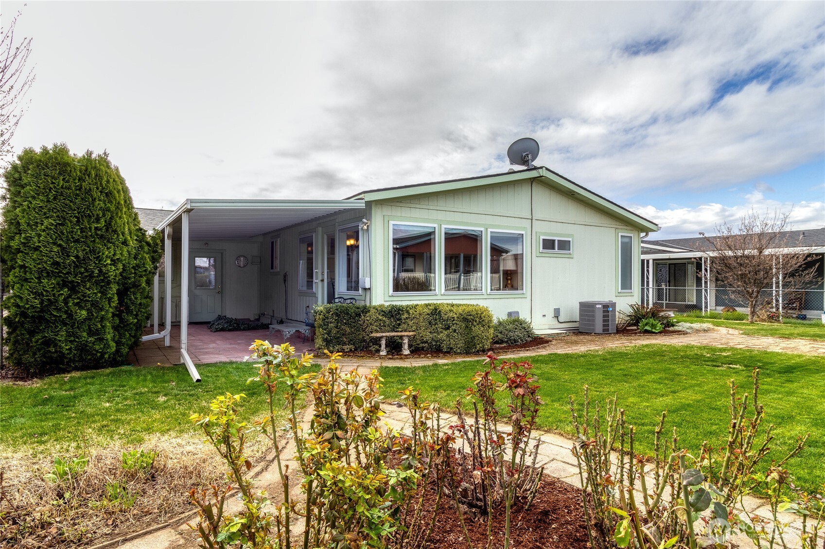 1312 Rancho Villa Walla Walla, WA 99362 - Photo 19 of 22 a front view of house with yard and green space