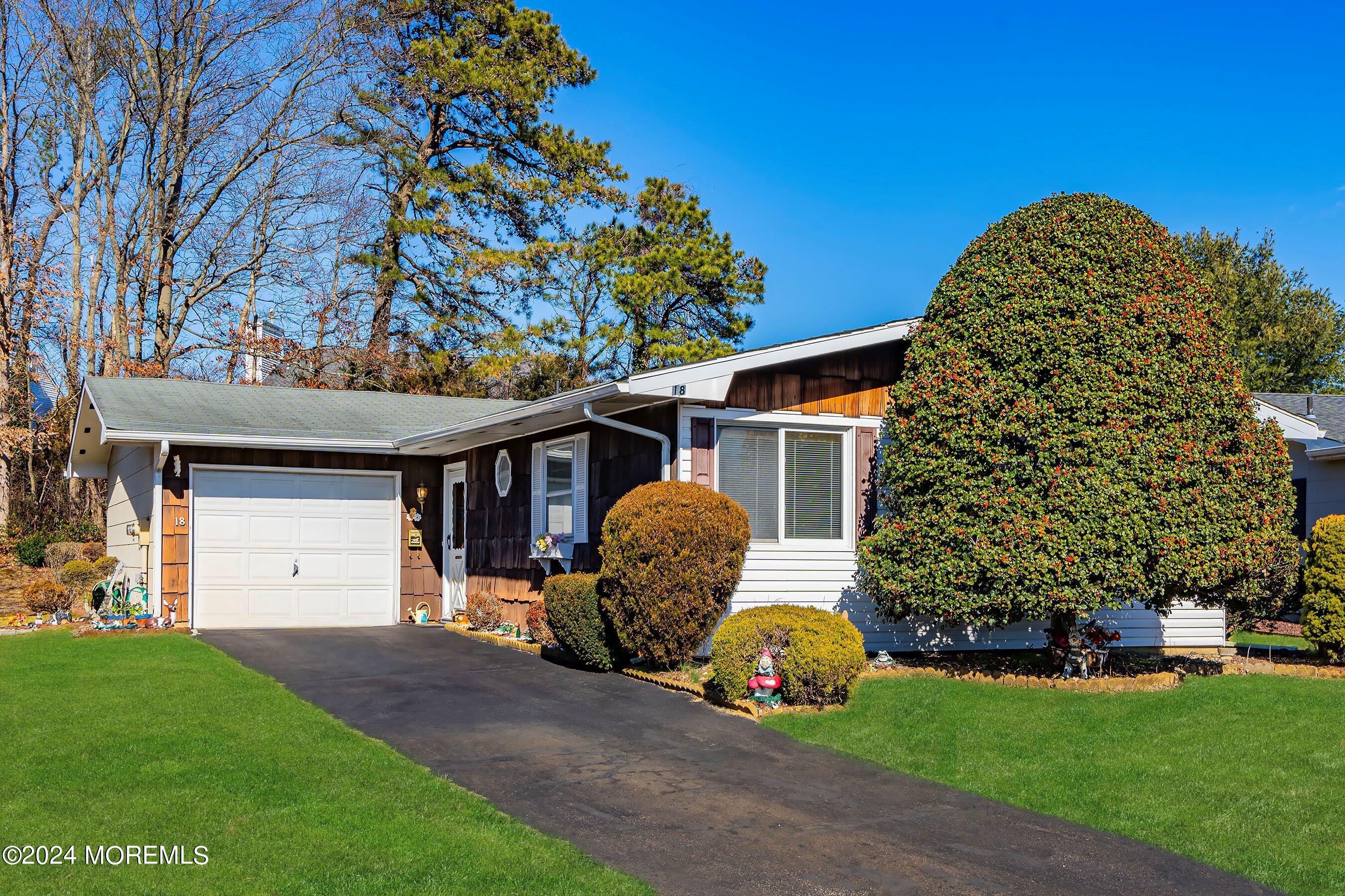 18 Phillips Road Brick, NJ 08724 - Photo 1 of 53 01-Front Main 1 GRASS