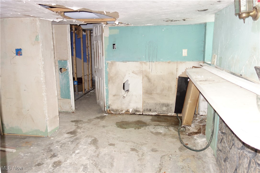 6090 Manchester Road Akron, OH 44319 - Photo 26 of 35 "AS IS" Walk-Out Basement