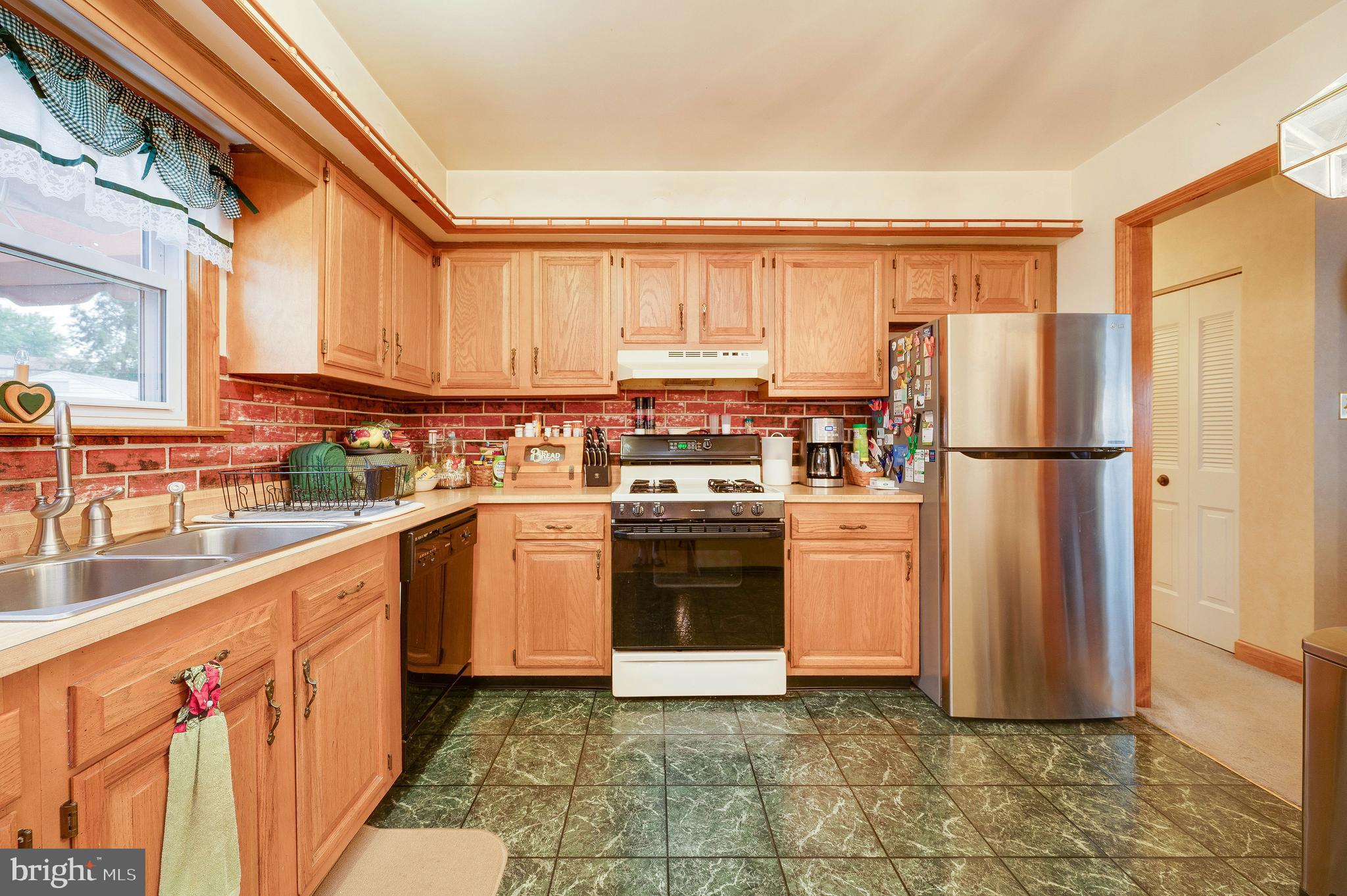 1109 Tuckerton Road Reading, PA 19605 - Photo 14 of 36 Kitchen