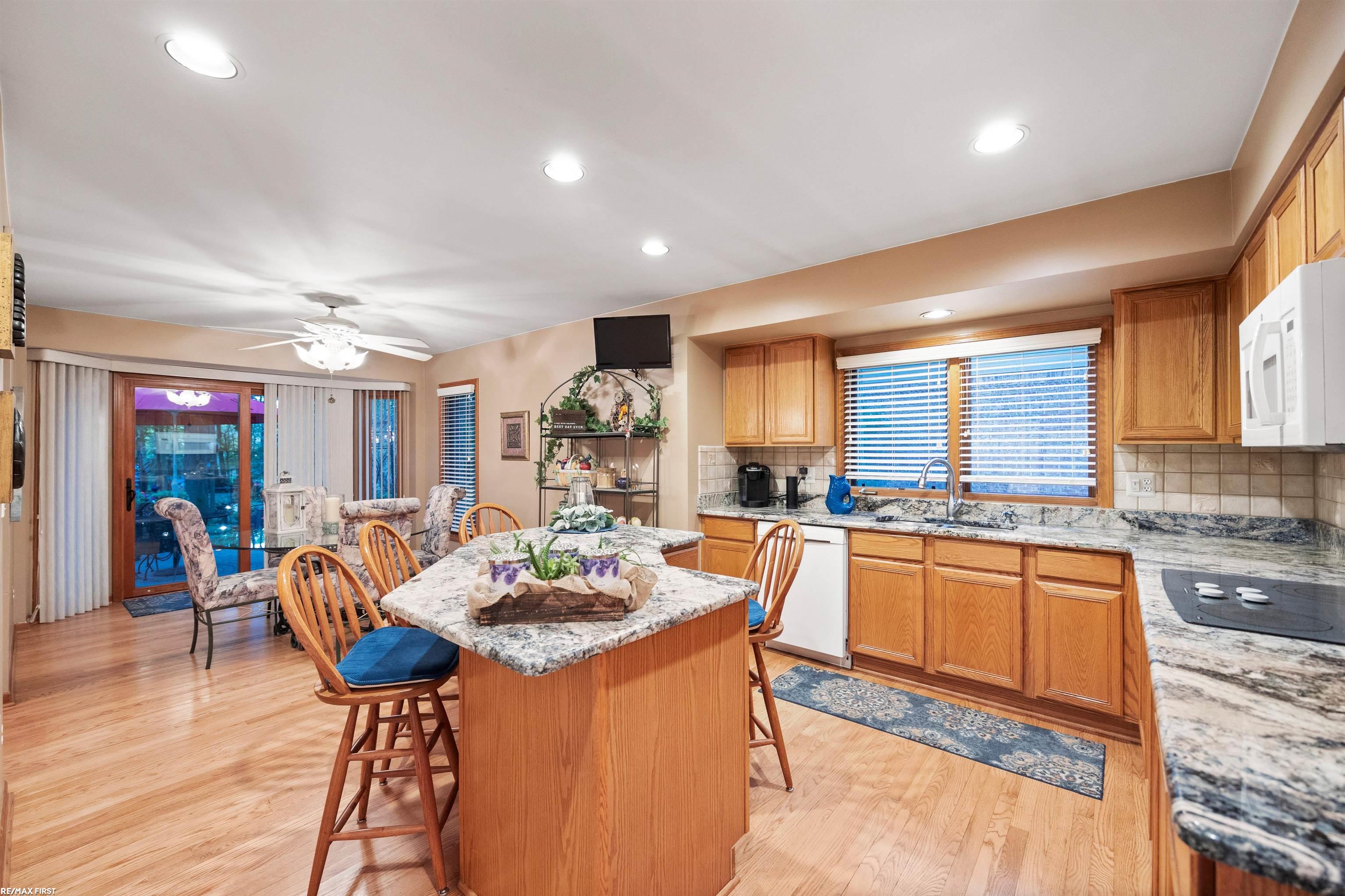 528 Misty Brook Lane Rochester Hills, MI 48307 - Photo 10 of 63