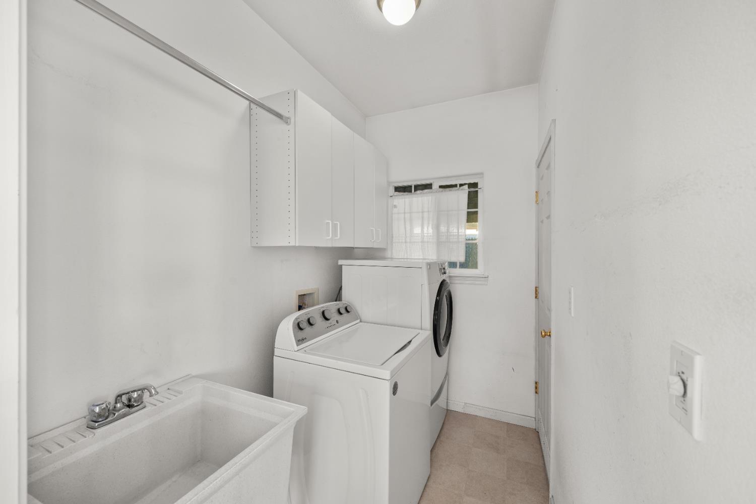 5001 Boyd Drive Carmichael, CA 95608 - Photo 36 of 49 a utility room with dryer and washer