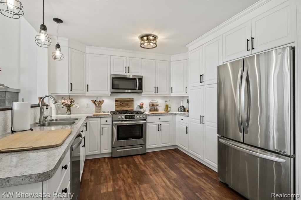 6690 Cuthbert Road White Lake, MI 48386 - Photo 16 of 34 Gallery Image 16