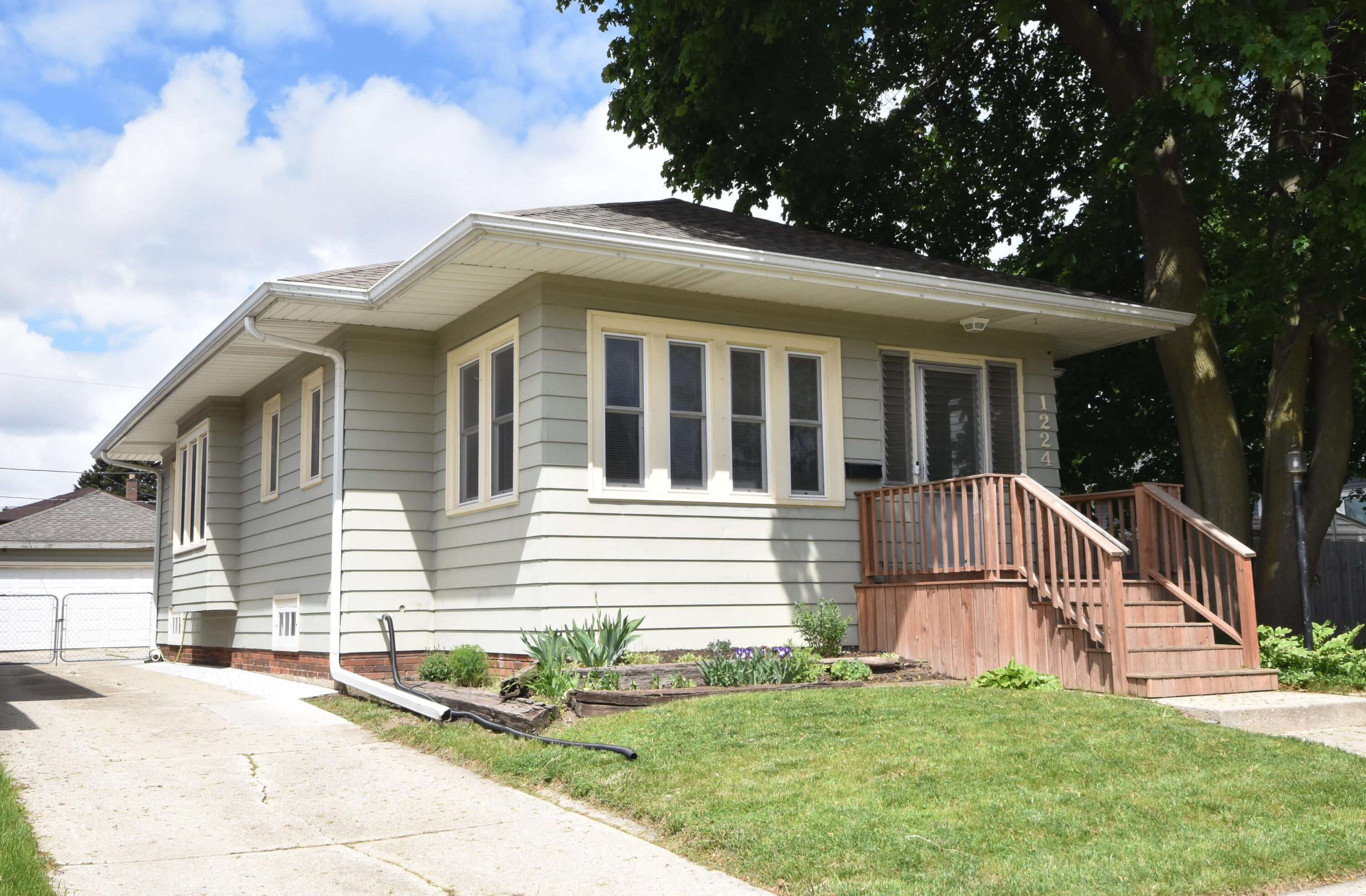 1224 West Lawn Avenue Racine, WI 53405 - Photo 1 of 46 Front