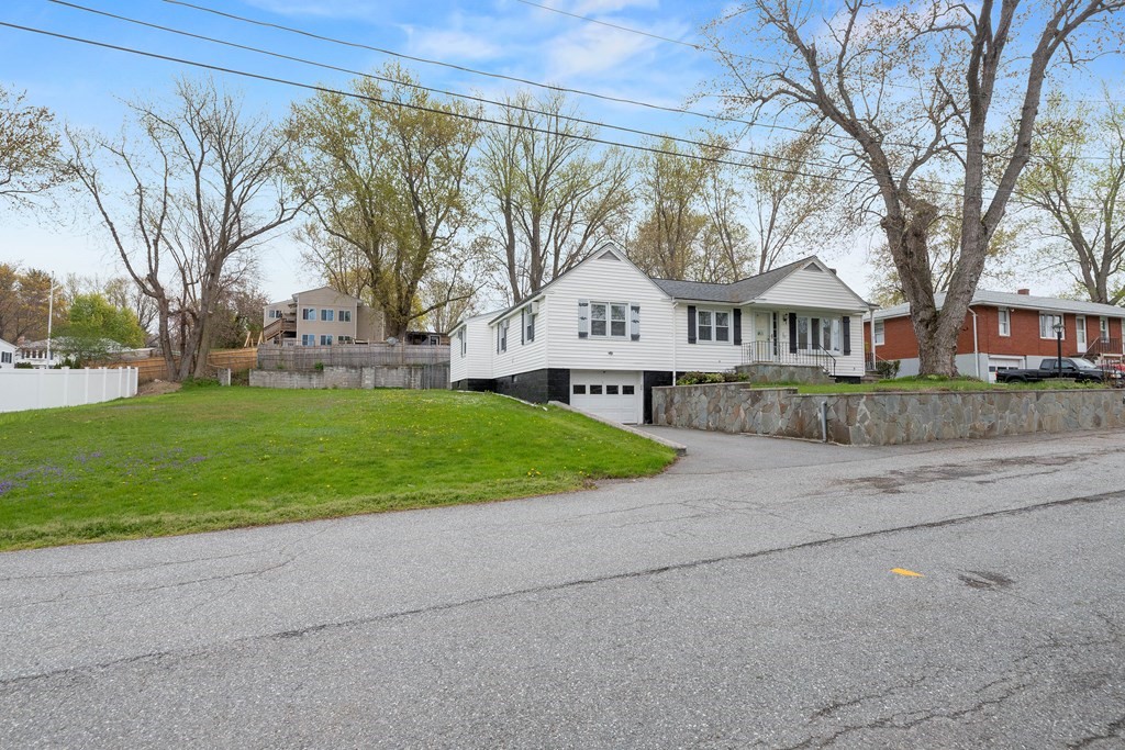 39 Hillside Road Dracut, MA 01826 - Photo 3 of 35