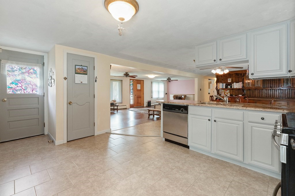 39 Hillside Road Dracut, MA 01826 - Photo 5 of 35